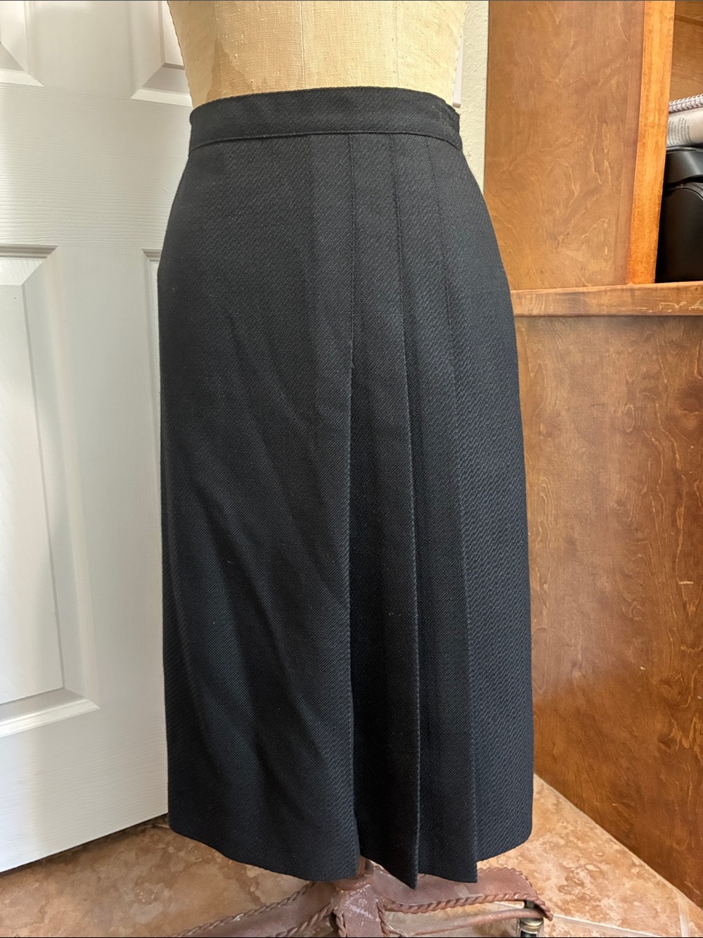 Women's Black Midi Pleated Skirt